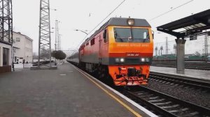 ТЭП70БС с поездом Симферополь-Пермь прибывает на станцию Джанкой