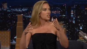 Скарлетт Йоханссон заявила, что Колин Джост пережил бы Майкла Че в противостоянии с динозаврами из «