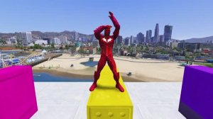 МУЛЬТИКИ ПРО МАШИНКИ: СУПЕРГЕРОИ на ТРЕКЕ БЕЗУМИЯ — гонки, прыжки в море и невероятные трюки! 🏎️