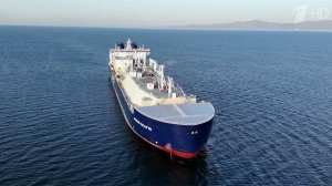 Первый отечественный ледокольный газовоз спущен на воду и готов отправиться из Приморья на Ямал.