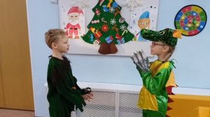 Ученики 2 класса А решили придумать и разыграть сказку со своими новогодними персонажами! 😉