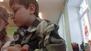 идут разборки после столовой