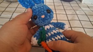 " Коробка с карандашами". Коричневый с рогами- Олень и Синий с морковкой- Заяц