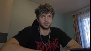 Что за фигня опять происходит? Бабы лезут в стены без отношений и мужчин!