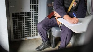 Полиция установила личности возивших детей в курьерских сумках доставщиков