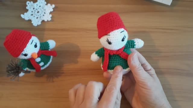 Вязание игрушек.Снеговуша крючком.ч.2.Ведёрко , шарфик. смотреть онлайн