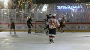 В Москве прошли хоккейные матчи между сотрудниками экстренных служб России, Белоруссии и Казахстана.