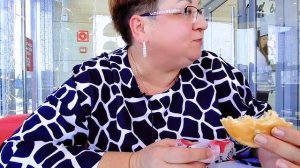 НУ, А КУДА БЕЗ ПЕРЕКУСА🤣/ВСТРЕТИЛИСЬ С ДОЧКОЙ , ЧТОБЫ ПЕРЕКУСИТЬ /Мукбанг