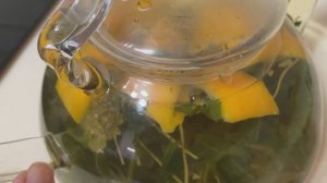 В чайнике происходит вот такая красота.