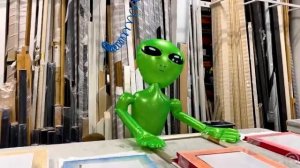 Настя учится рисовать у известного художника Ромеро Бритто