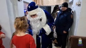 В рамках Всероссийской акции «Полицейский Дед Мороз» поздравили с наступающим Новым годом семью