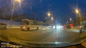 Внимание автомобилисты!  Сегодня утром стал свидетелем опасной ситуации на улице Матросова, где трам