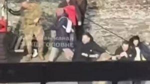 Военком залил из перцового баллончика трёх женщин и ребёнка во время силовой мобилизации украинца.