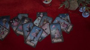 Спешит , бежит , торопится