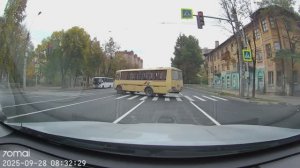 Когда маршрутному транспорту в Воронеже ваще плевать на всех! Видео от подписчицы из Воронежа.