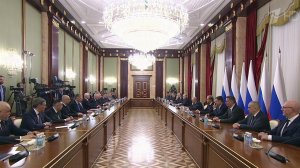 Владимир Путин проводит встречу с правительством.