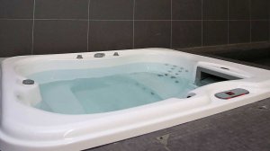 Полуторагодовалая девочка захлебнулась в ванной из-за усталости отца