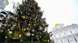 Главную ель России украсили на Соборной площади в Москве