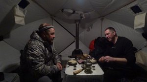 ЩУЧИЙ БУНТ, ПОПАЛИ НА ВЕЧЕРНИЙ ВЫХОД! ТЕПЛО И УЮТ В ПАЛАТКЕ С ПЕЧКОЙ \ УЖИН НА СКОВОРОДКЕ, СВОЙ КАЙФ