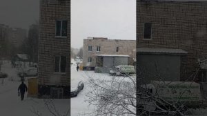 Как красиво падает снег 😳