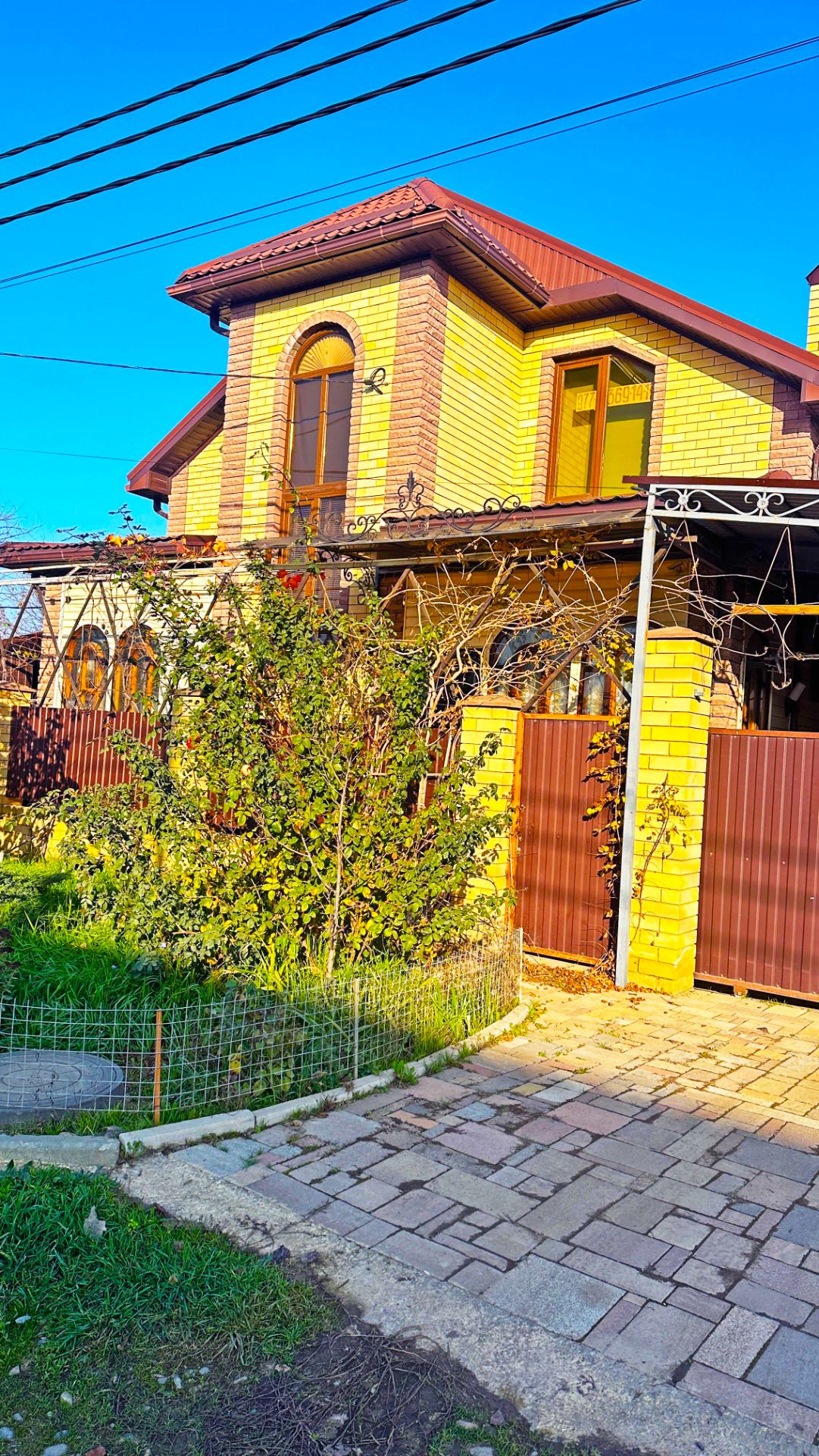 Просторный дом с баней и бассейном смотреть онлайн