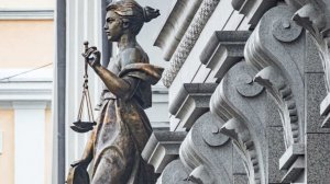 Суд отправил под арест второго обвиняемого в нападении на журналиста "Известий"