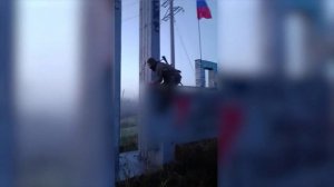 Он водрузил флаг на стеле «Покровск»: «Это всё наше уже!».