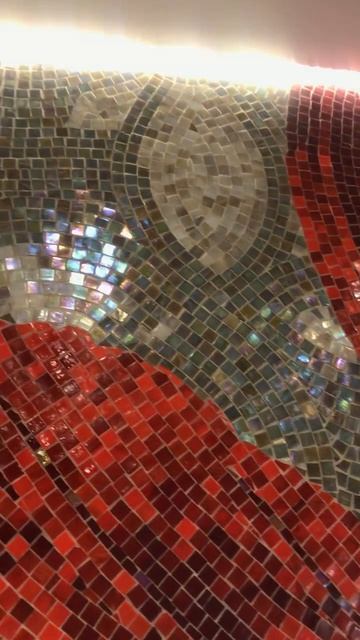 Панно из мозаики для ванной комнаты "Красный мак".