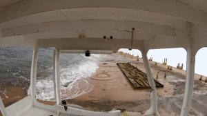 Затопление гигантской баржи. Вид снаружи и изнутри