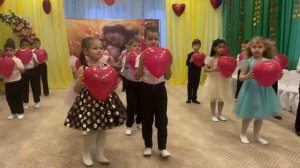 Танец с сердцами на день матери в детском саду 2025 г.