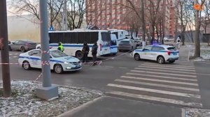 Следователи и криминалисты продолжают работать на месте взрыва на Елецкой улице