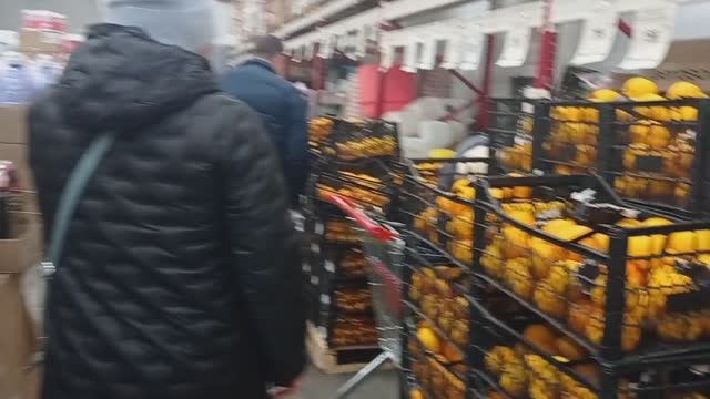 АЖИОТАЖ в _Светофоре_ Люди раскупают продукты Дешевле! смотреть онлайн