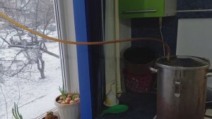 Курочка копченая дома на кухне