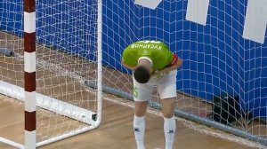 Игрок едва не лишился глаз из-за холодного фейерверка в матче по футзалу