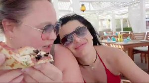 У бассейнаПиццухаи ледяной винчик