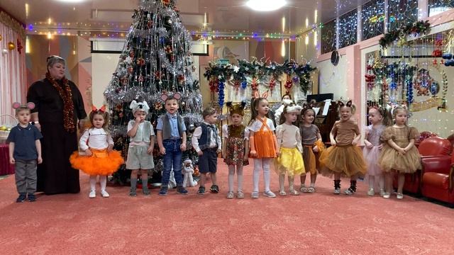 Песня "К нам пришла зима"( Е.Лагутина) Группа №5 "Звёздочки"