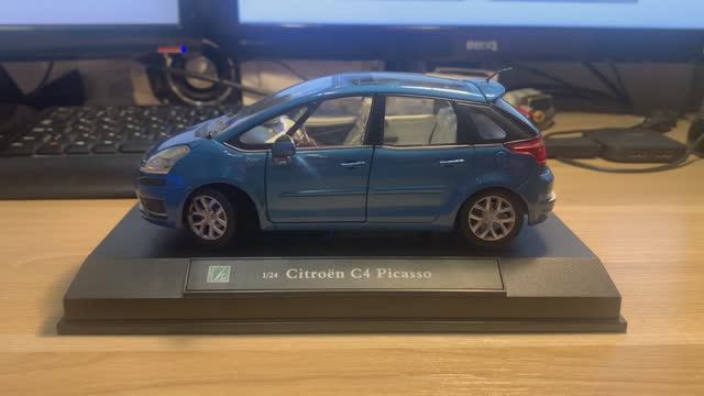 Обзор модели Citroen C4 Picasso в масштабе 1/24 от Cararama смотреть онлайн