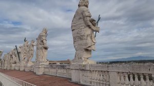 Ватикан. На куполе собора Святого Петра.