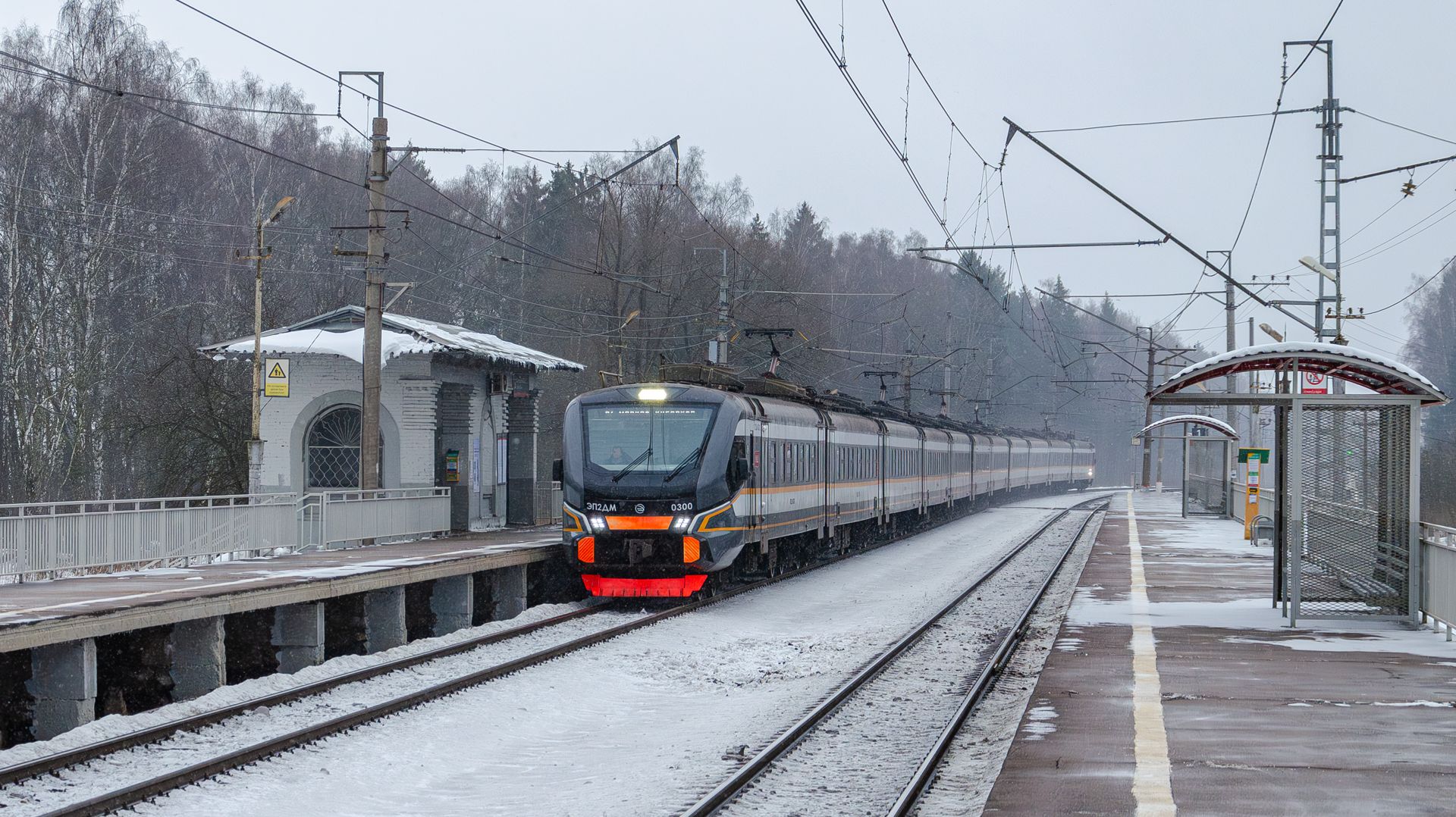 Прибытие и отправление ЭП2ДМ-0300 сообщением Калуга-1 - Москва на о. п. Башкино смотреть онлайн
