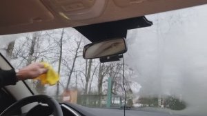 Отмыть лобовое стекло изнутри идеально без химии.