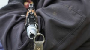 91-летний мужчина пытался застрелить из автомата возлюбленную и ее родителей