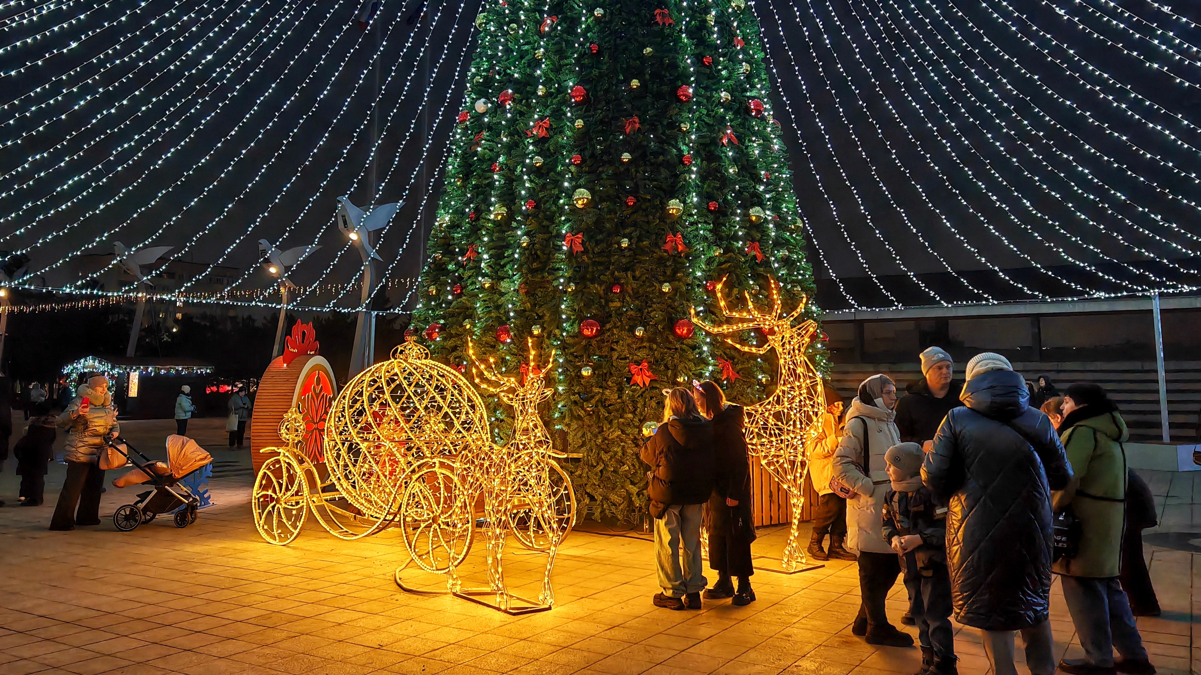 МАРИУПОЛЬ Днём и НОЧЬЮ Открытие Театра перенесли 🏛️Восстановление и Жизнь СЕГОДНЯ смотреть онлайн