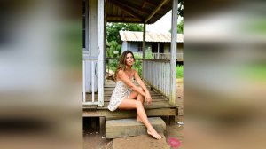 Зрелые одинокие женщины в коротких сарафанах в деревне от 30 до 40