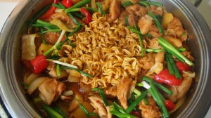 Корейская кухня: Курица с овощами в остром соусе или Чунчон таккальби (춘천닭갈비)