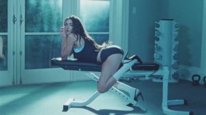 Девушки зажгли своими попами