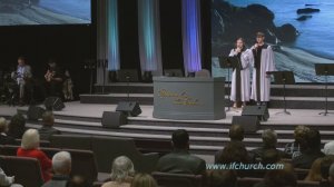 Жизни река бежит