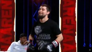 Харун изподтишка вырубил соперника Фары