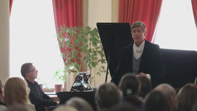 Музыкально-литературный салон «Музыка русского языка. Язык русской музыки» смотреть онлайн