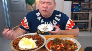 На завтрак Лапша и яичница. Мукбанг по Корейски, кушаем и наслаждаемся. Эпический пир.