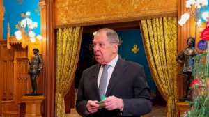 Лавров подарит мальчику глобус с "окончательными границами" в рамках "Елки желаний".